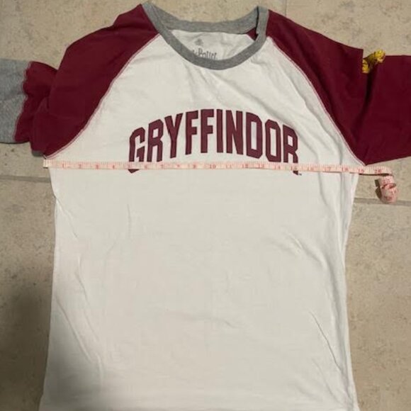 Harry Potter Studios London Gryffindor Long Sleeve Tshirt Kids XL Womens S NWOT - Picture 6 of 9